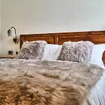 Mcx Vacation - Maison Loz Duplex In Typical Village In With Modern Comforts Just 2 Minutes From The Cable Cars! * Valtournenche
